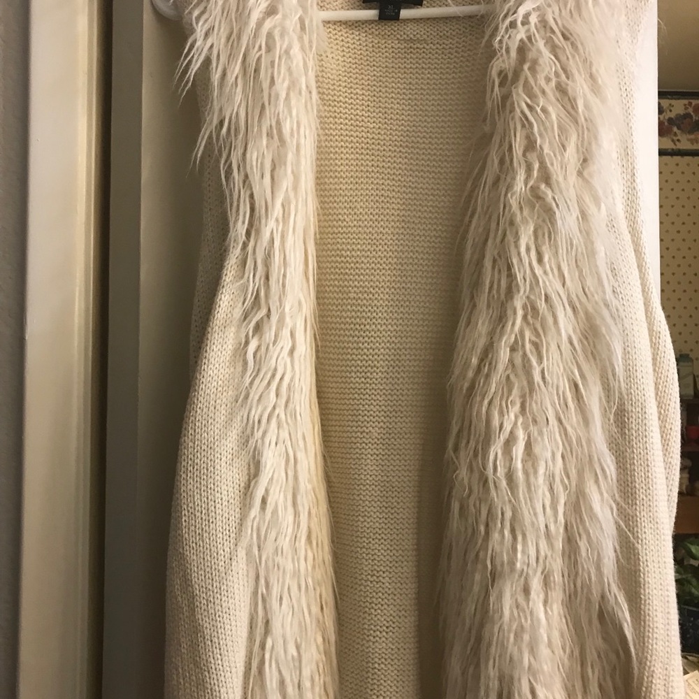 I.N. San Francisco sweater fur vest
